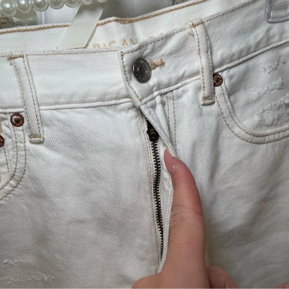 NWT American Eagle Outfitters Women's Ripped Cream Jean Shorts